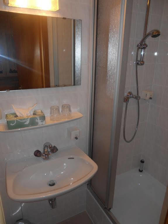 Hotel Adam Саарбрюкен Екстериор снимка