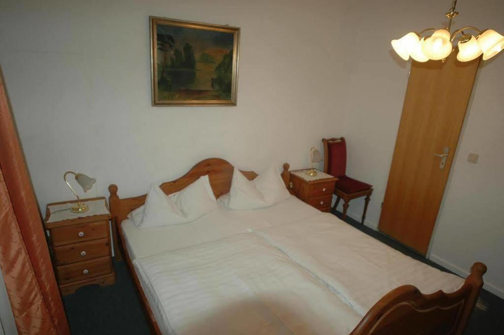 Hotel Adam Саарбрюкен Екстериор снимка
